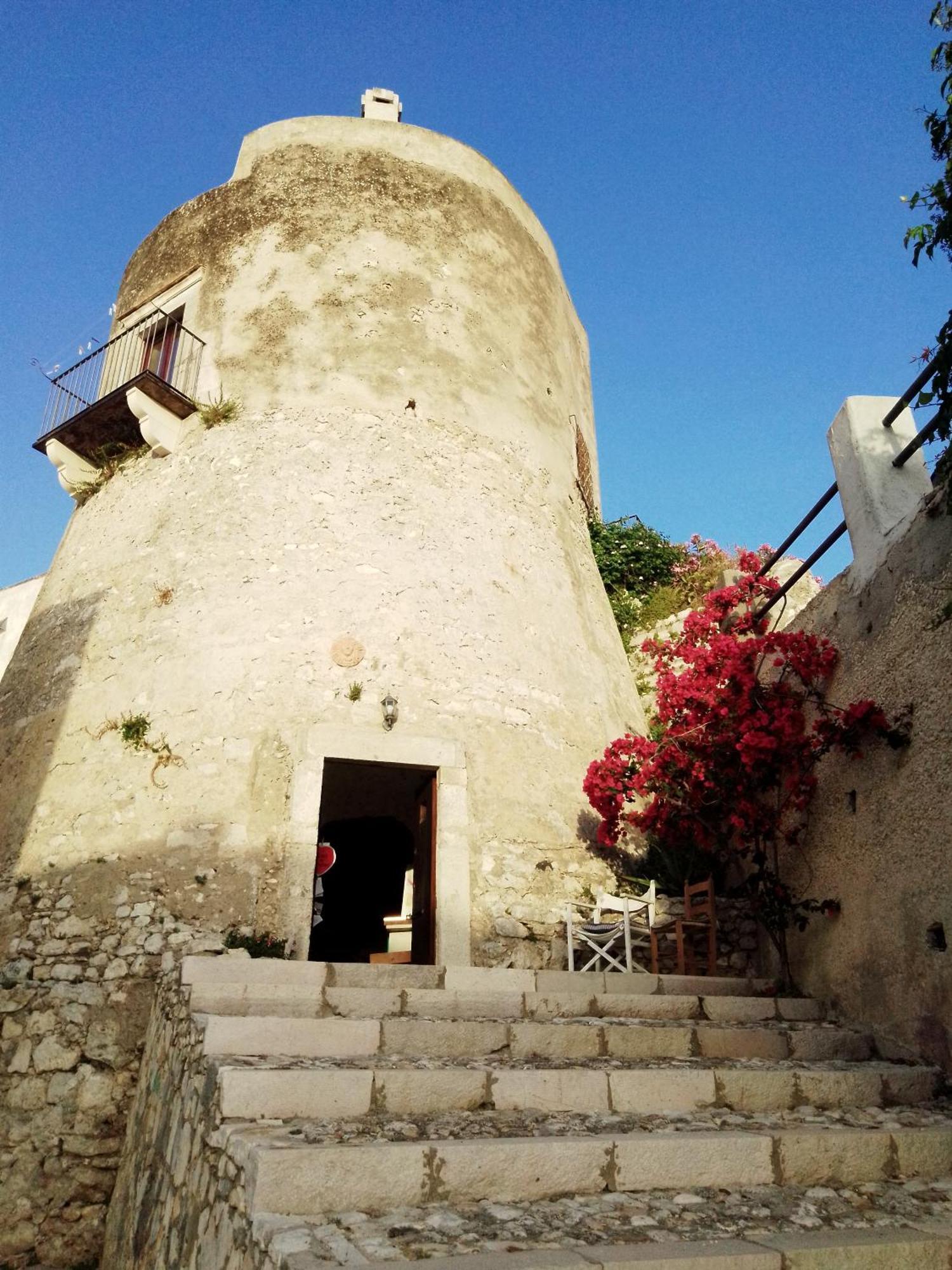 Bed and Breakfast Torre La Mezzaluna Вьесте Экстерьер фото